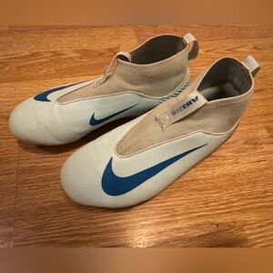 Nike Jr. Mercurial Vapor cleats size 2.5